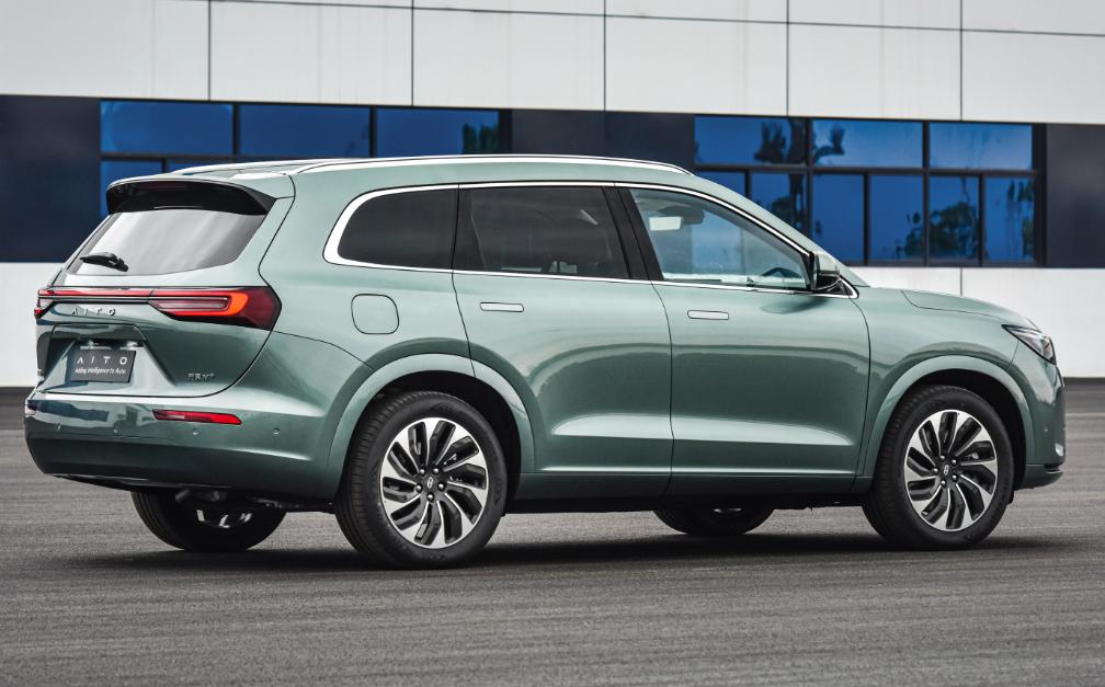 问界新M7荣耀加冕，斩获“年度智能畅销SUV”桂冠